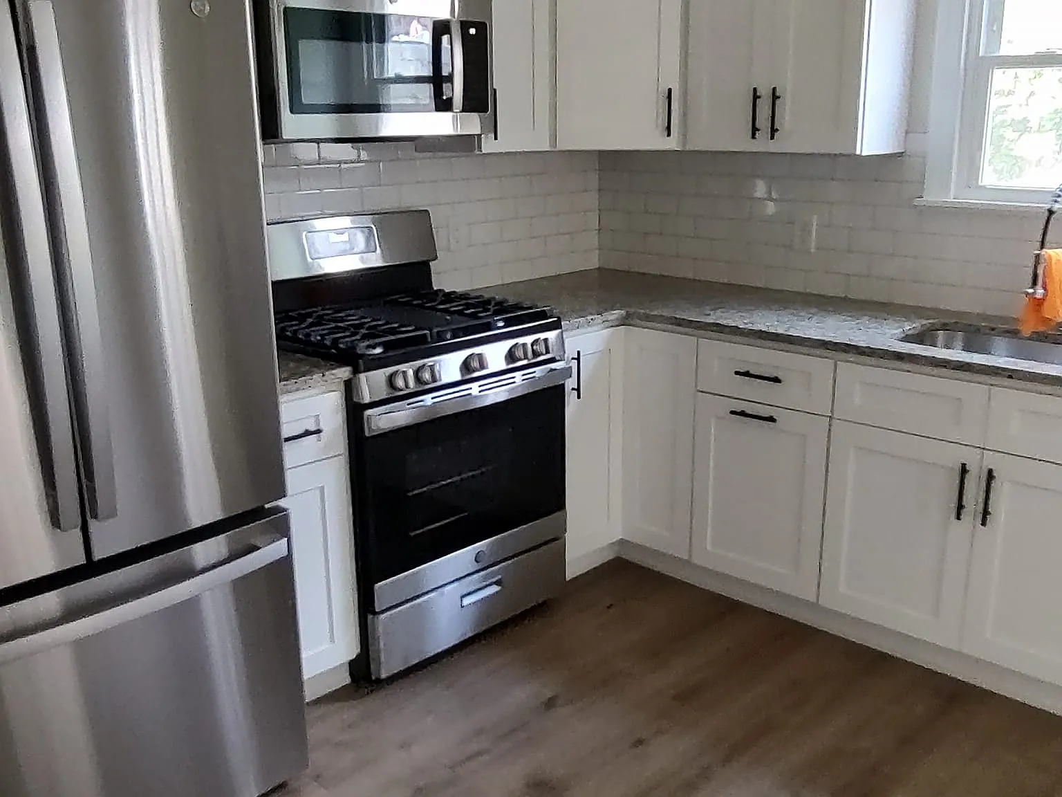 3 bed, 1.5 bath, 1450 sqft, $3,175 — Photo 2