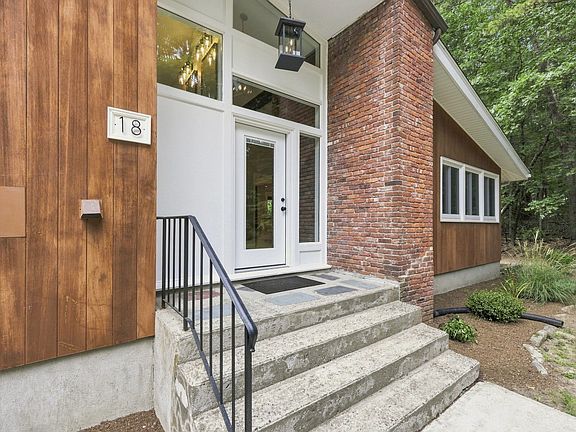 3rd image of 18 Munn Rd