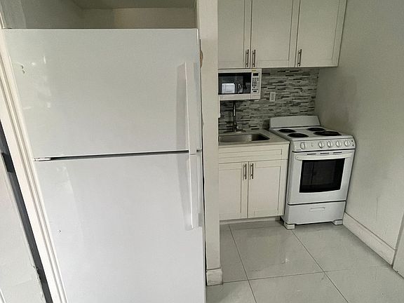 4th image of 625 S 20th Ave #8