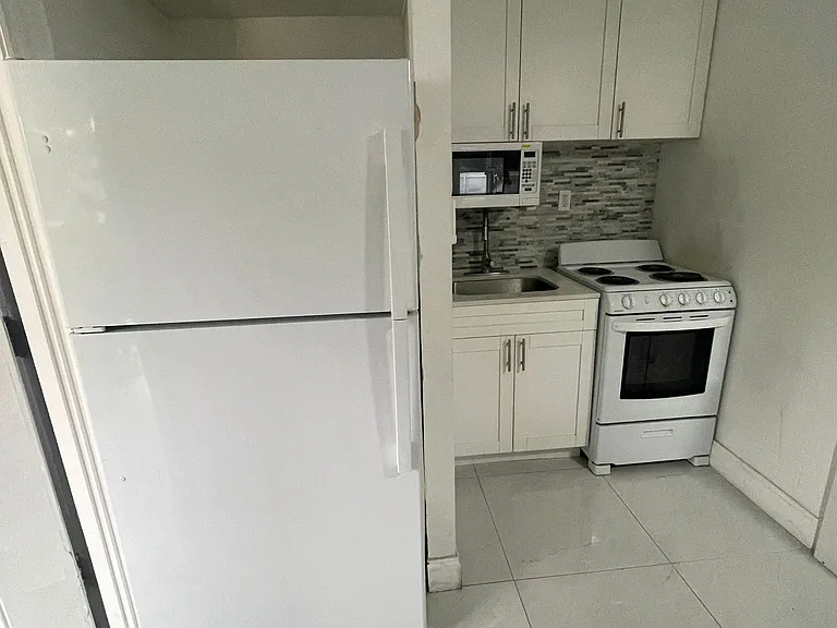 625 S 20th Ave #8 — Photo 4