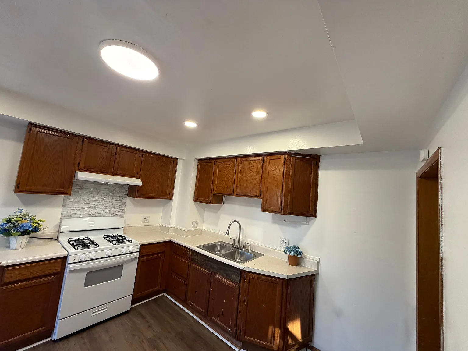 4 bed, 1.0 bath, $1,275 — Photo 2