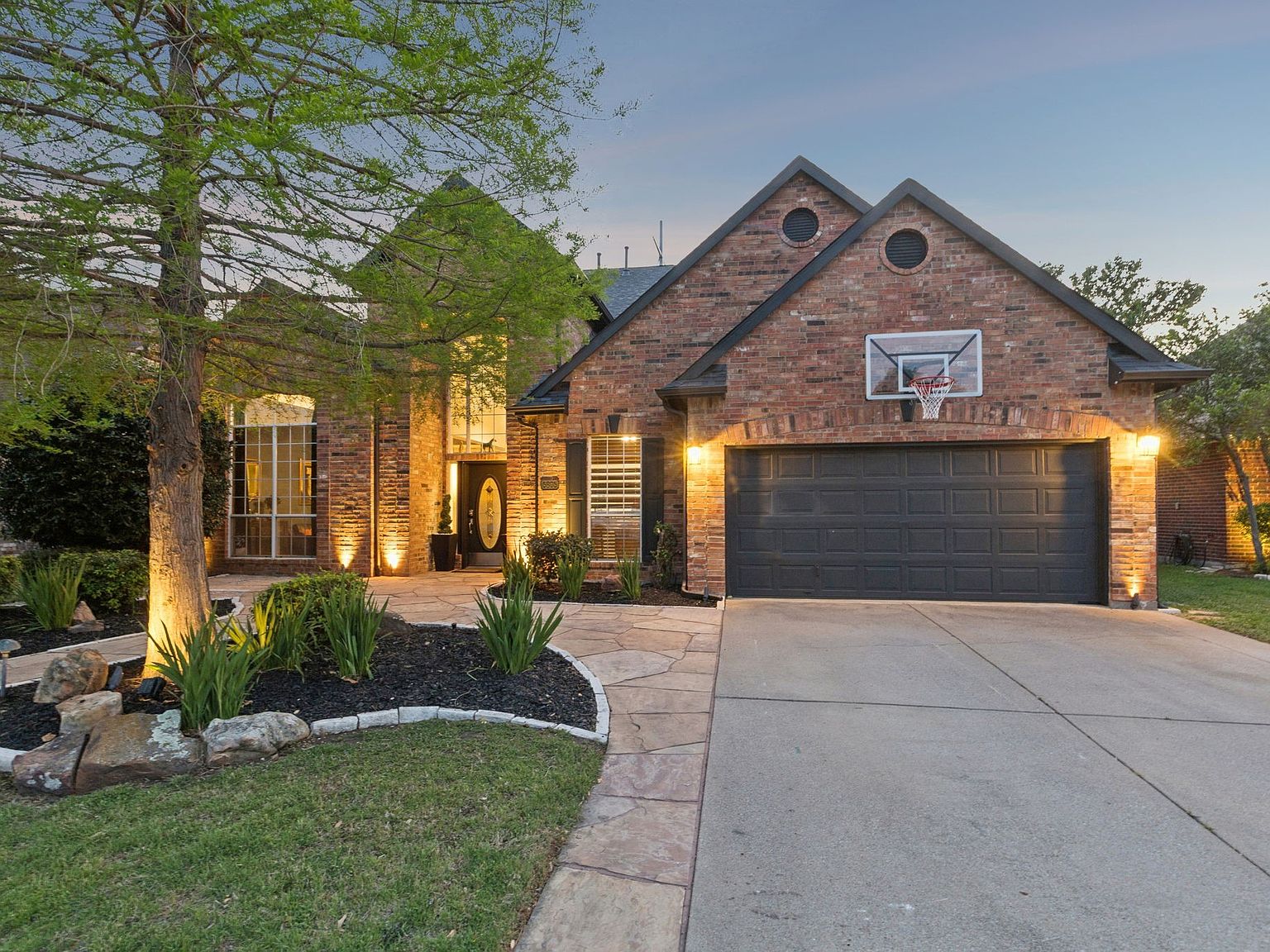 5805 Wilmington Dr