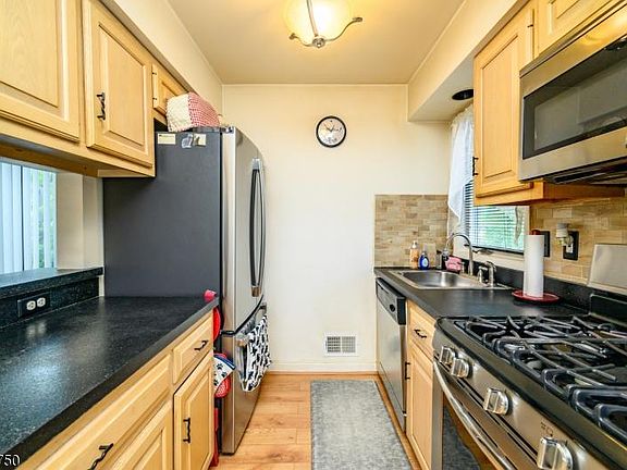 5th image of 6 Essex St