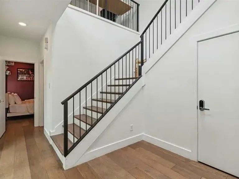 4413 Roseland Ave — Photo 9
