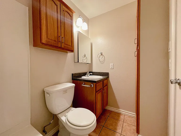 1430 NW 25th St #210 — Photo 8