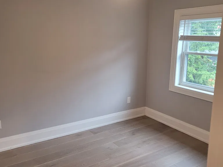 517 Runnymede Rd — Photo 10