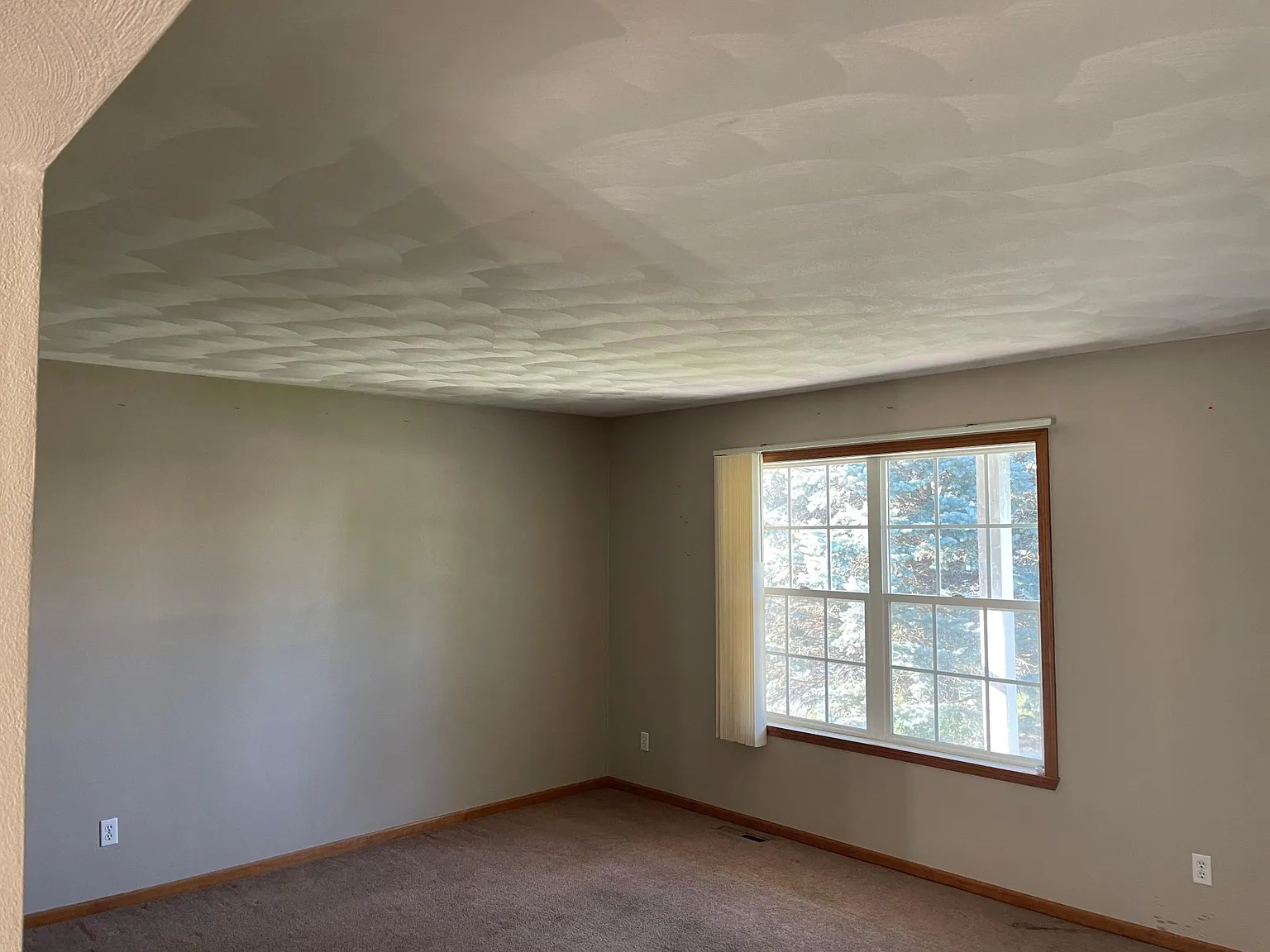 3 bed, 2.5 bath, 1374 sqft, $2,100 — Photo 2