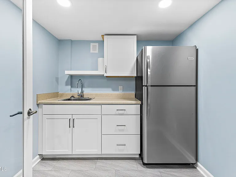 630 Broad St #2 — Photo 9