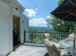 85 Lakeside Dr NW, Sussex, NJ 07461