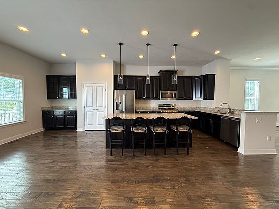 4th image of 152 Seneca Pl