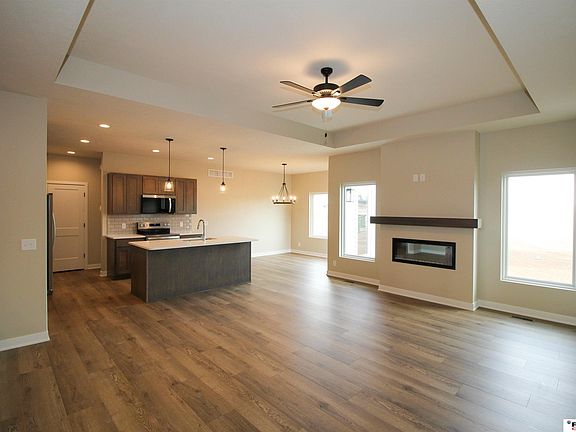 4th image of 528 Woodsage Rd