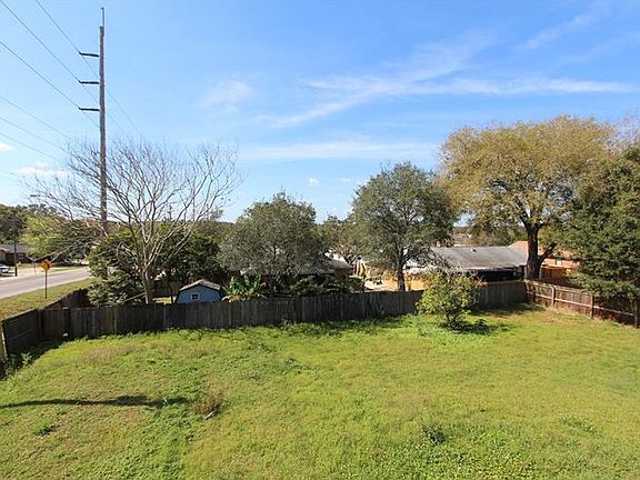 5th image of 977 Anderson Dr