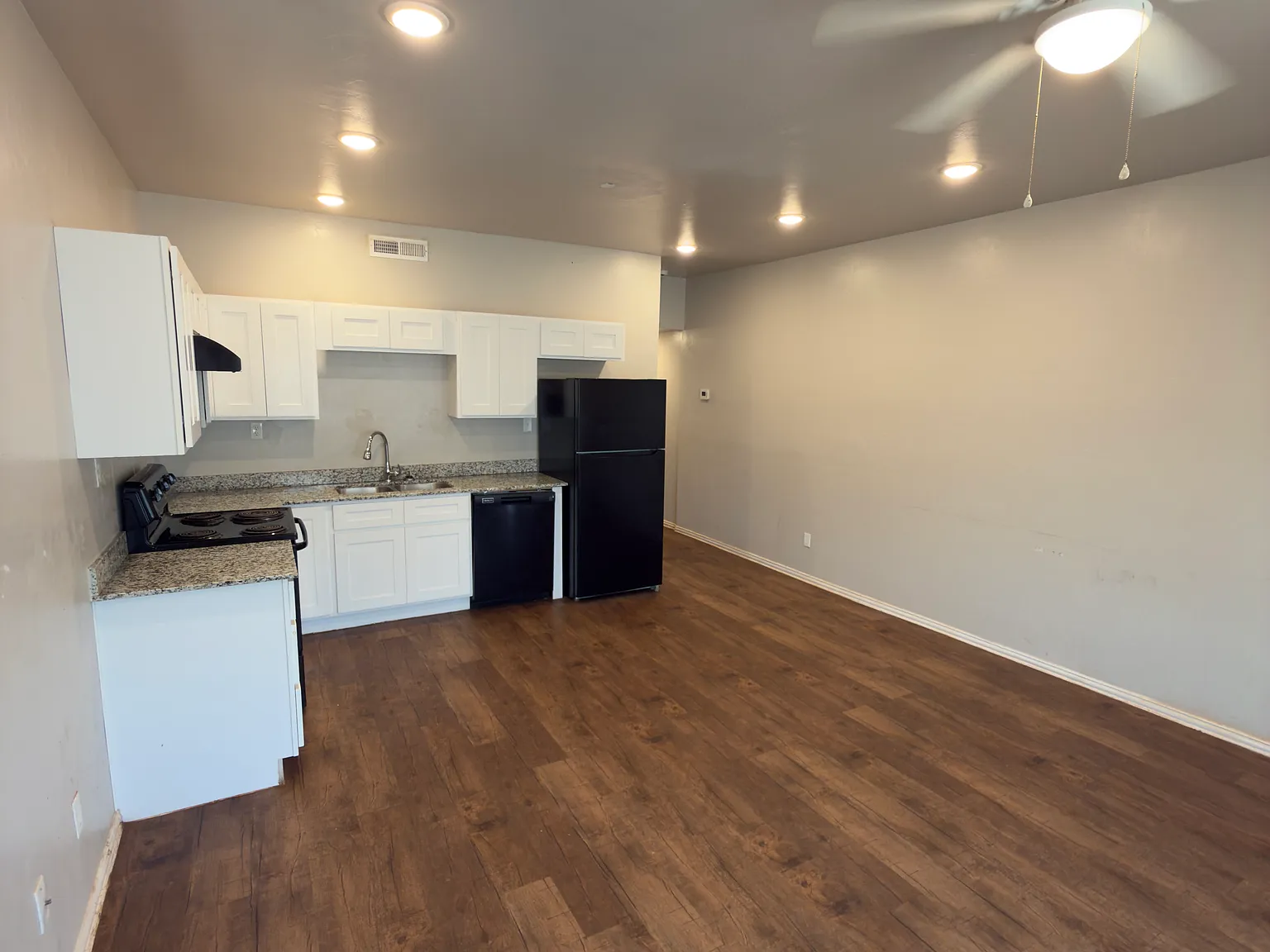 3 bed, $1,400 — Photo 4