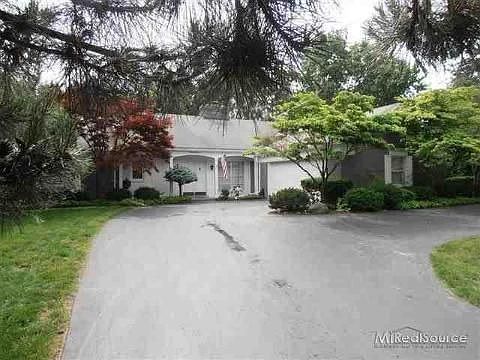 1st image of 77 Putnam Pl