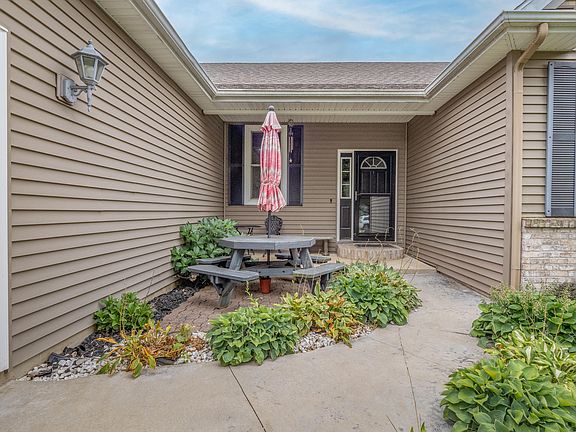 2nd image of 2581 Nighthawk Ave