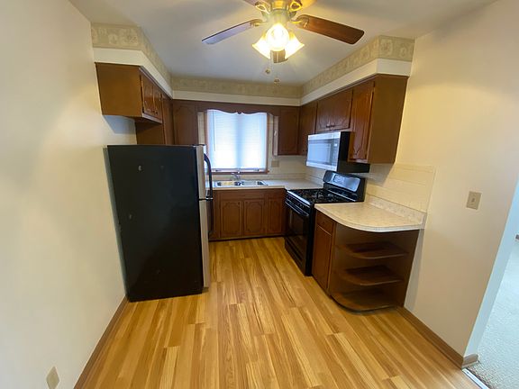4th image of 5851 Garrett Ln APT 4