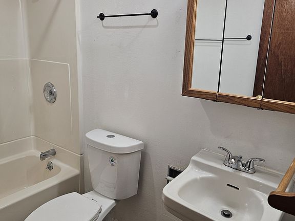 4th image of 1901 Madison St APT 2