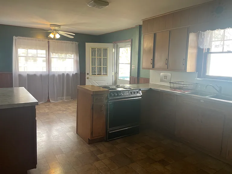 605 S Main St — Photo 4