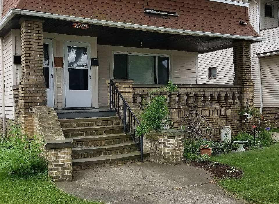 1st image of 3699 W 136th St