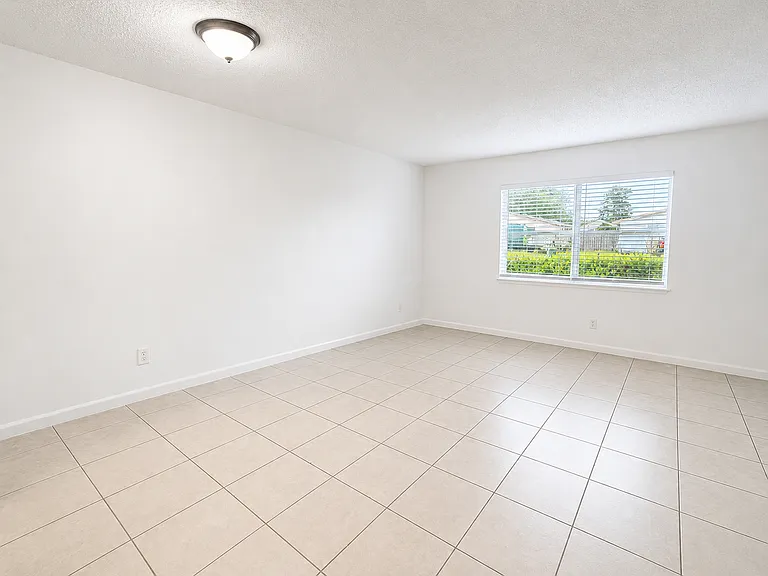 5875 SW 41st St — Photo 4