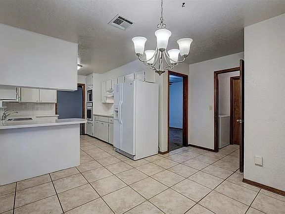5th image of 406 Shady Lane Dr