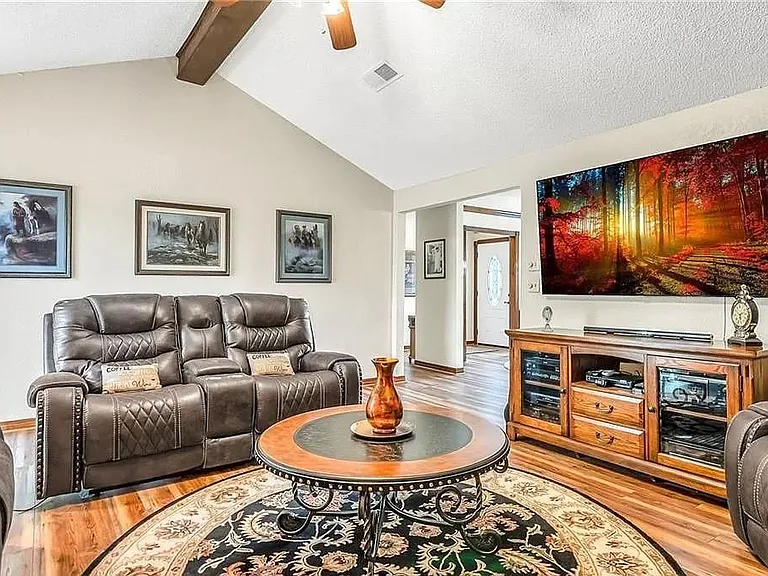 2613 Redwood Ln — Photo 4