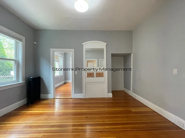 340 Smith St — Photo 11