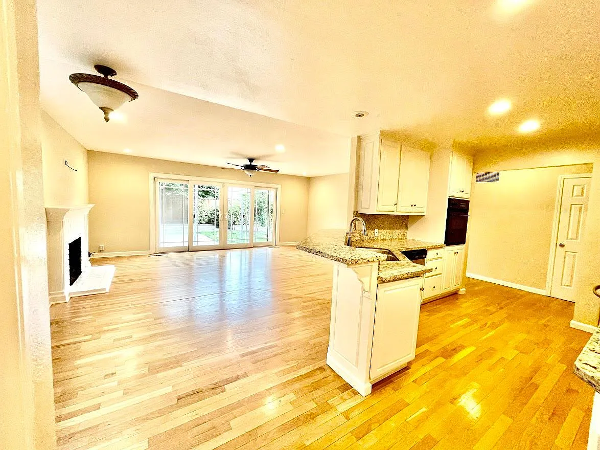 3 bed, 1202 sqft, $4,850 — Photo 4
