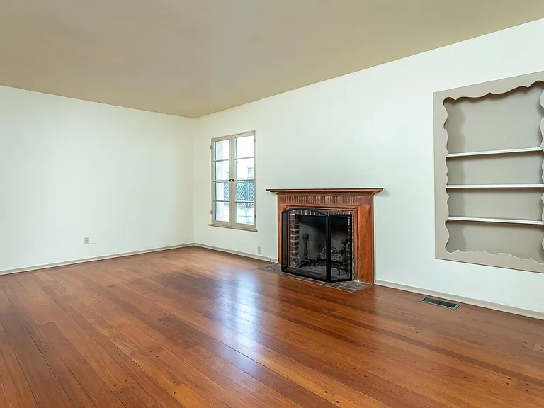 908 Burchett St — Photo 5