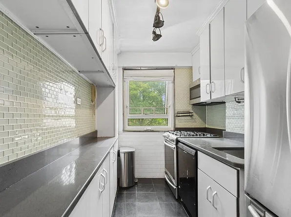 195 Adams St APT 4F, Brooklyn, NY 11201