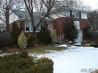 291 Harmony Dr, Massapequa Park, NY 11762