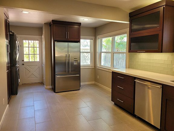 4th image of 574 S 12th St