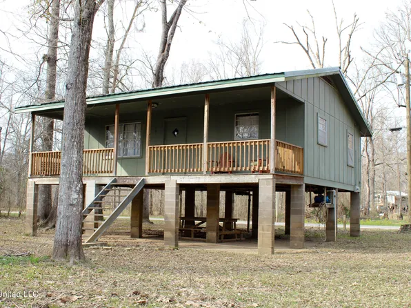 1747 Pascagoula River Dr, Lucedale, MS 39452
