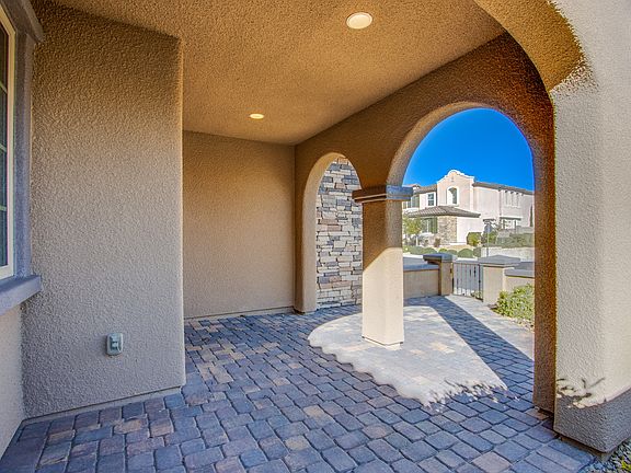 2nd image of 729 Catalina Aisle St