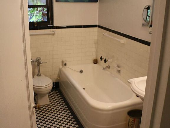 3rd image of 430 W 24th St APT 3F