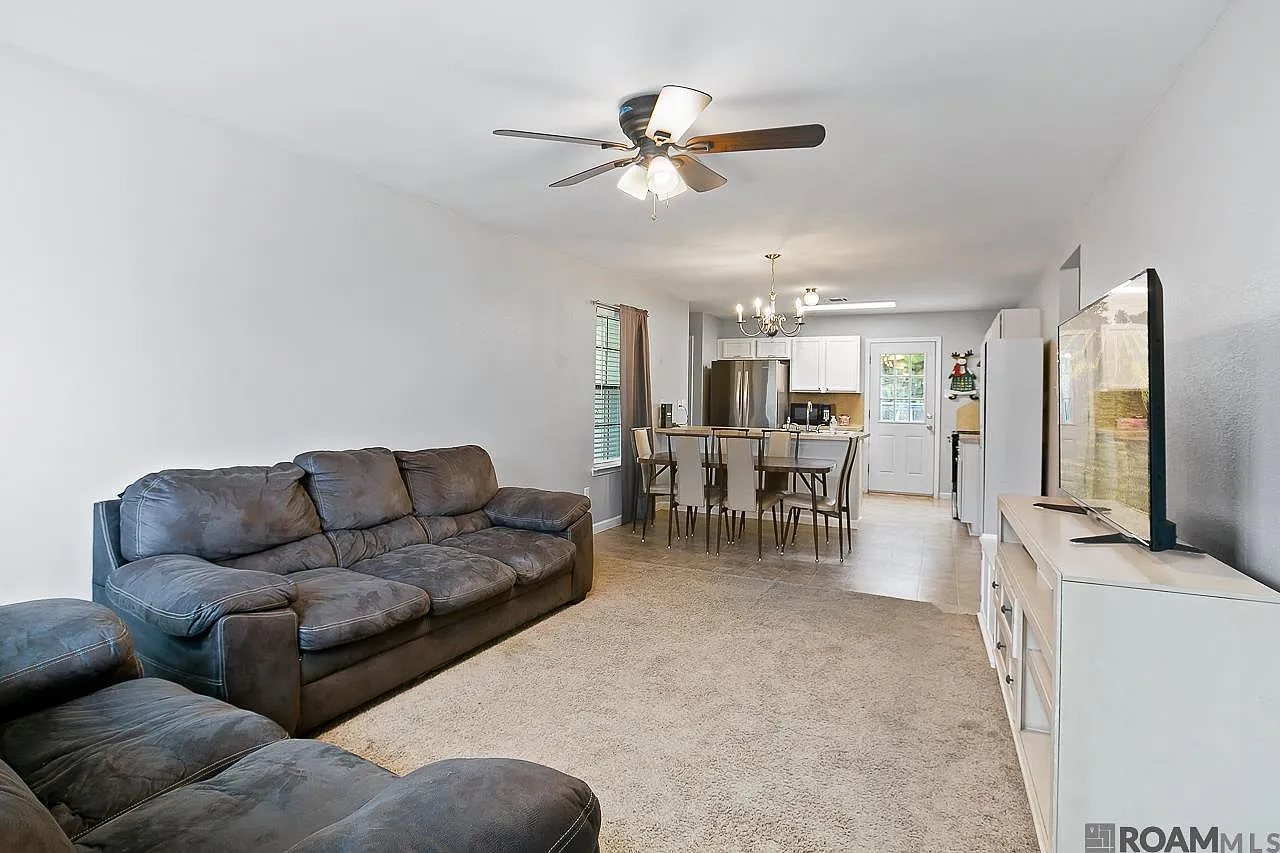 3 bed, 1133 sqft, $1,600 — Photo 3