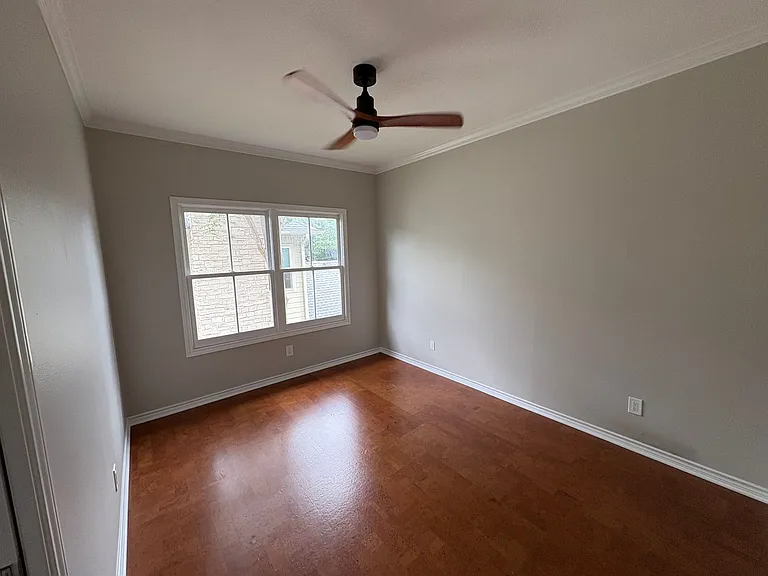 1204 W 39th St — Photo 25