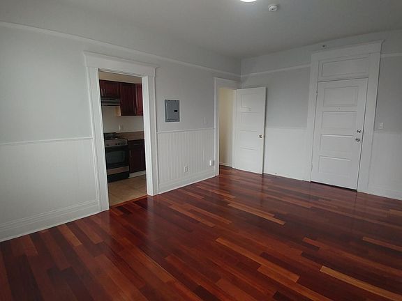 3rd image of 1005 Larkin St APT 403