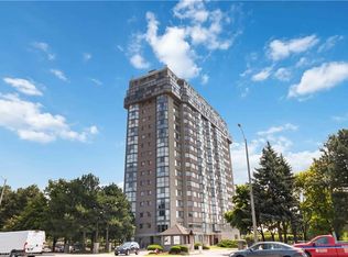 880 Dundas St W #202, Mississauga, ON L5C4H3