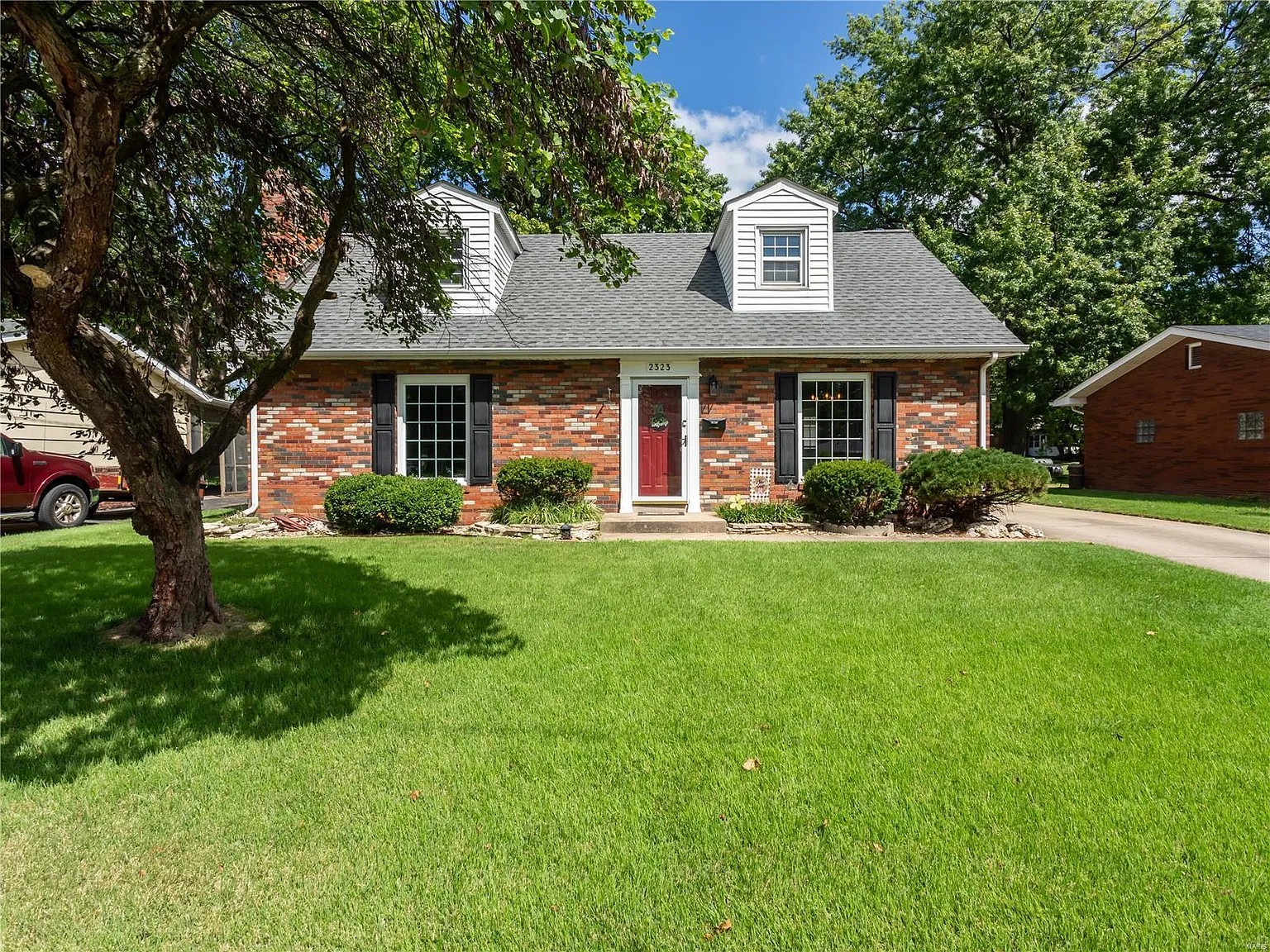 2323 Emert Ave photo 1