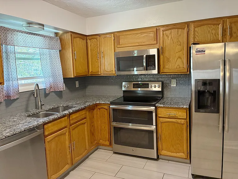 2180 Westcliff Dr — Photo 10