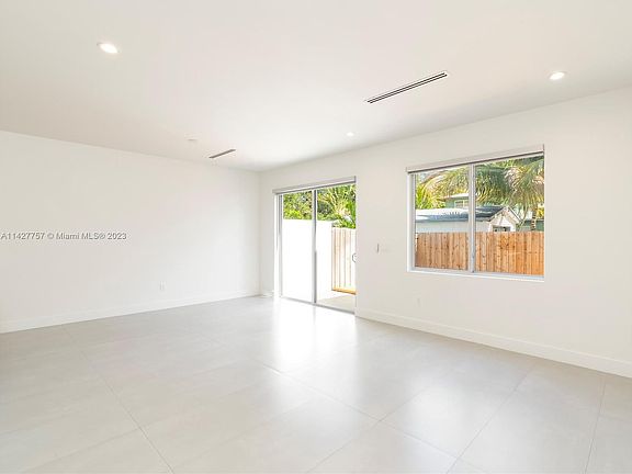 2nd image of 809 SE 14th St #0
