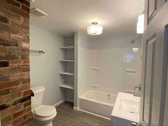 5th image of 2727 Vine St #A