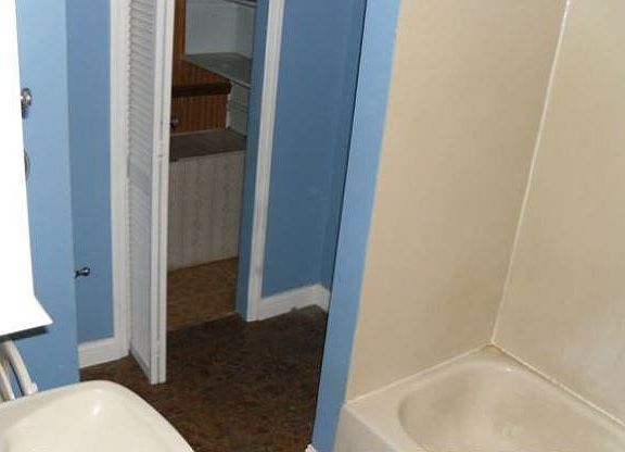 3rd image of 252 N Cooper Ave