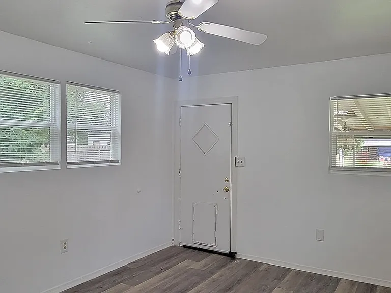 2901 Wallace St — Photo 11