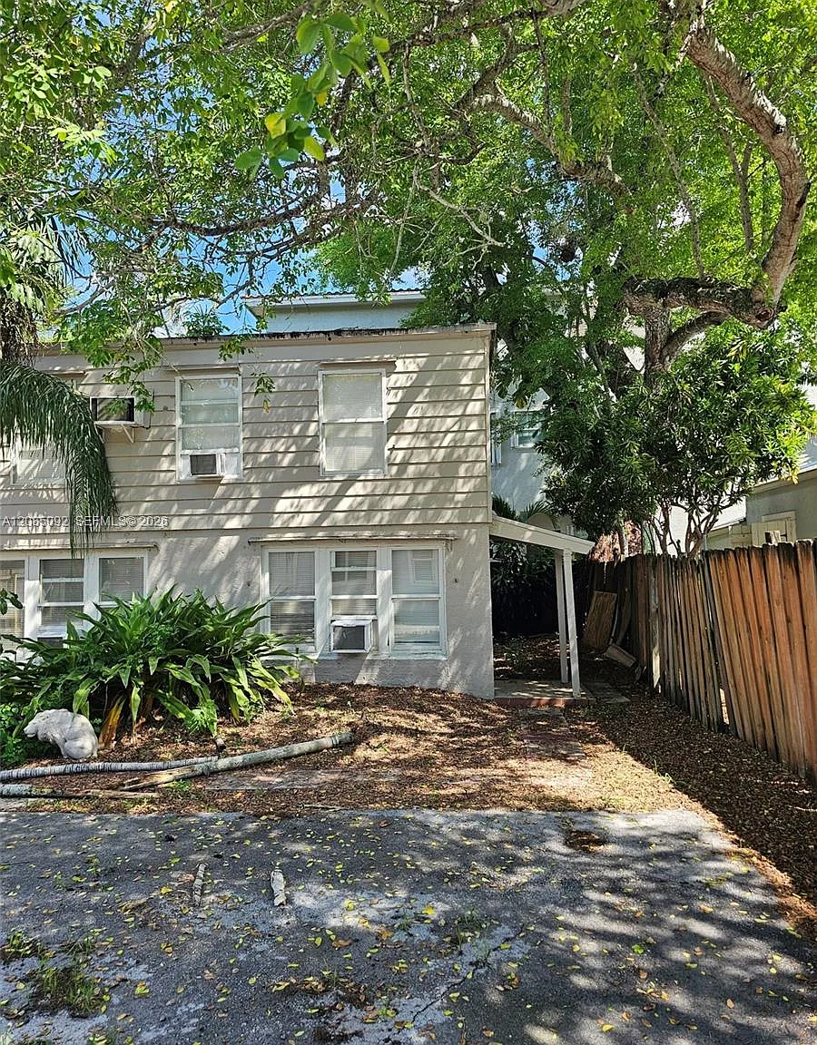 2 bed, 1.0 bath, 3422 sqft, $2,000 — Photo 1