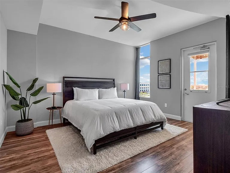 525 E Jackson St — Photo 19