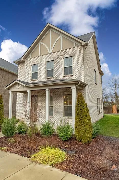 3 bed, 2.5 bath, 1897 sqft, $2,695 — Photo 2