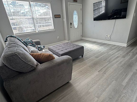 4th image of 346 Quigley Rd