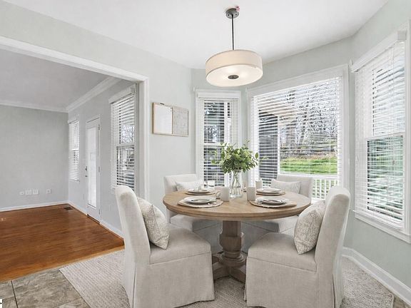 5th image of 18 River Way Dr